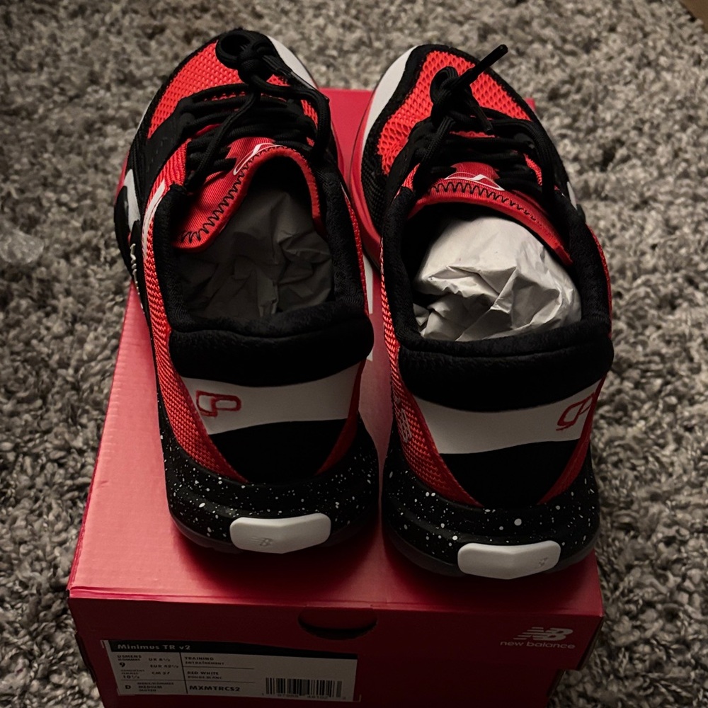 New Balance Minimus TR v2 Red and White Trainers, NIB, never worn - Picture 3 of 5